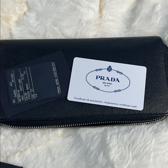 Prada black Leather zip around wallet - Picture 7 of 8